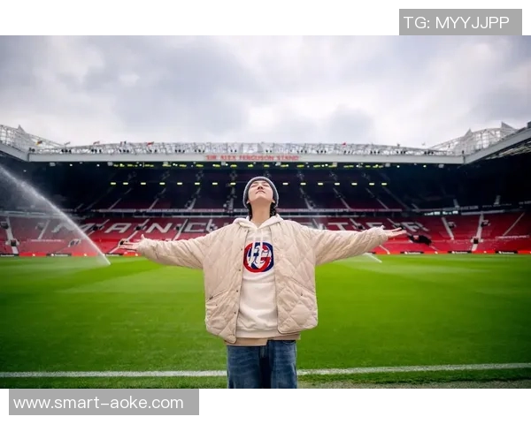 鹿晗激情参与小足球比赛展现运动魅力与团队精神引发粉丝热烈关注